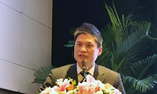 摩域体育互联董事长、首席研究员杨冰之在"2015中国智慧城市发展年会"发表主题演讲