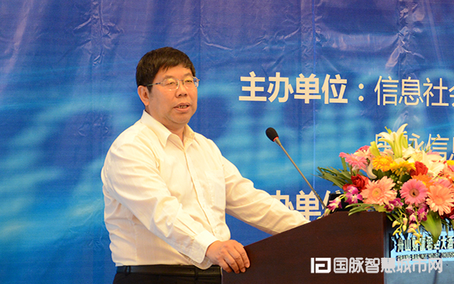 在“2015中国互联网+信息社会高端论坛”上，北京拓尔思信息技术股份有限公司副总裁刘瑞宝发表主题演讲。